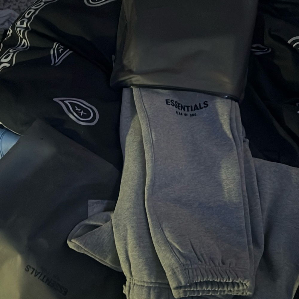 Dark oarmeal ESSENTIALLS pants